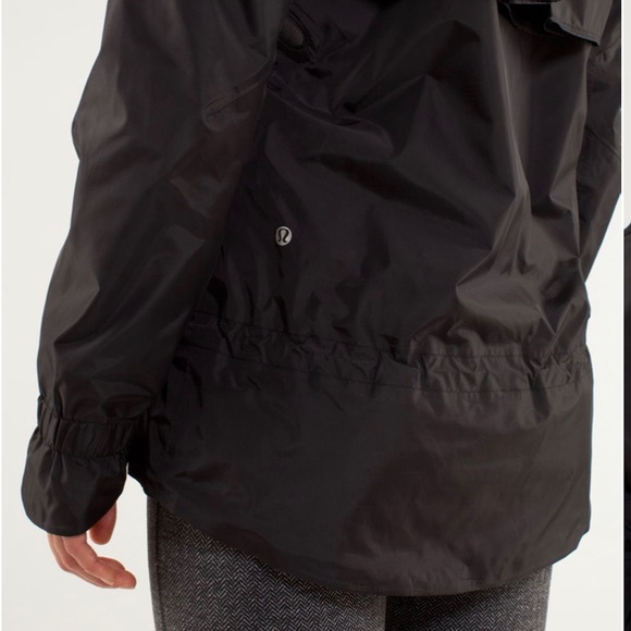 EUC Lululemon Run: Black Make It Rain Jacket- Size 6 - Picture 9 of 16